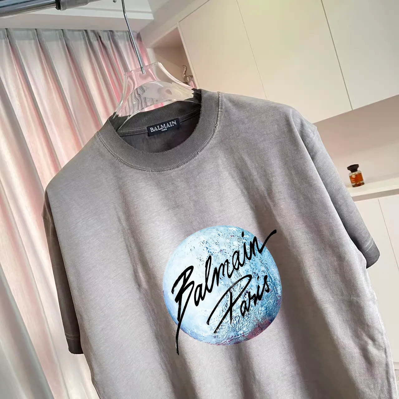 Balmain*Balmain 2026 Spring and Summer New Arrival Washed, distressed, personalized letter logo print, customized fabric g short-sleeved T-shirt, men and women Same Style Size: S M L XL XXL five sizes Color: White Brown Purple Gray
